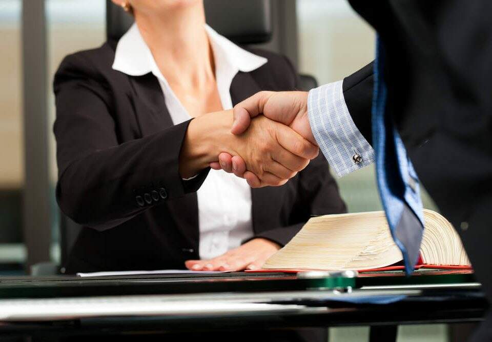 O que é preciso saber antes de contratar um advogado trabalhista?